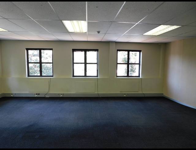 1,083M² OFFICE TO LET IN HYDE PARK